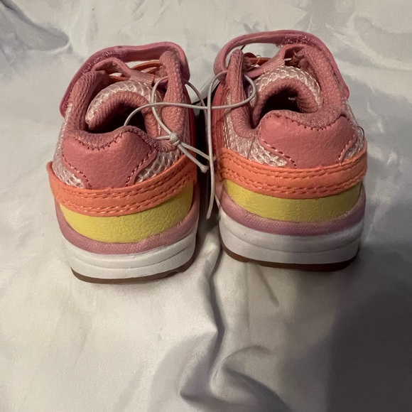 NWT Cat and Jack shoes. Size 5 toddlers. - Picture 7 of 7